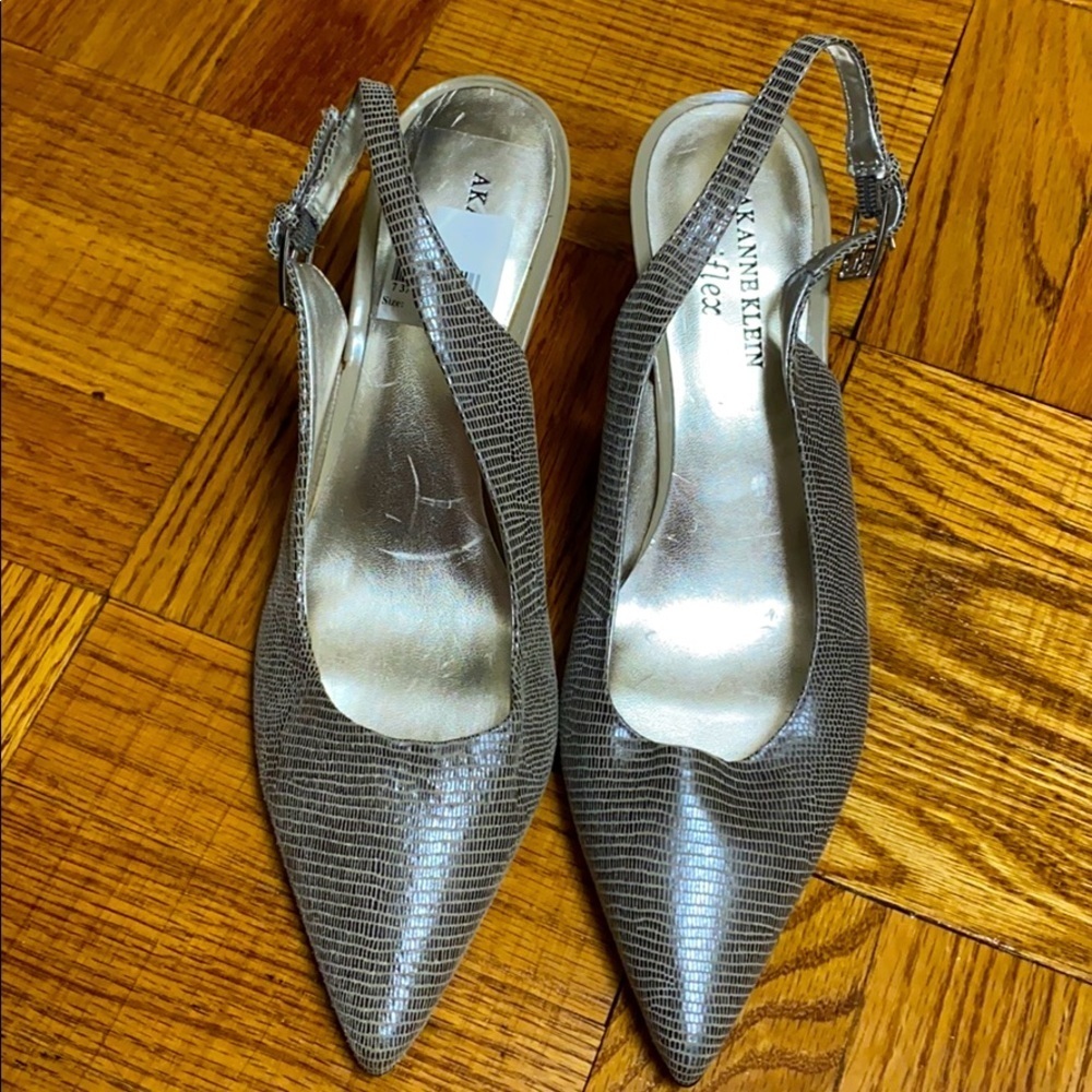 NWOB Anne Klein gray heels size: 8